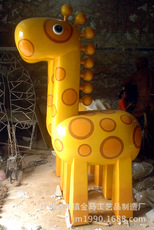 广州金马供应玻璃钢长颈鹿雕塑 游乐园卡通长颈鹿动物圆雕 可定制