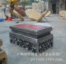 广州金马供应红色面花纹底座圆雕 玻璃钢抽象雕塑 厂家直销定制